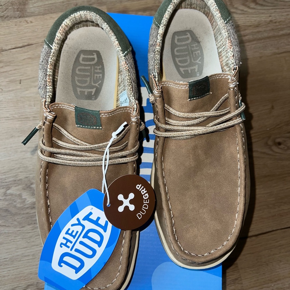 NEW (worn once) HEY DUDE Paul slip on shoes: Size 10